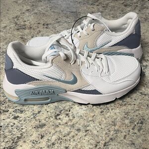 Women’s Nike air max excee-7.5